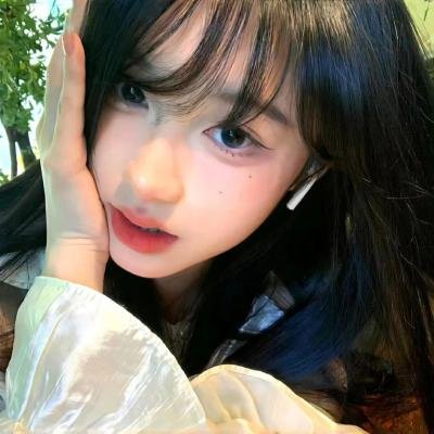 绿杨移作两家春
